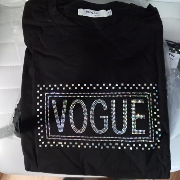 Graphic design black T-shirt Vogue Lace NEW - Picture 4 of 4